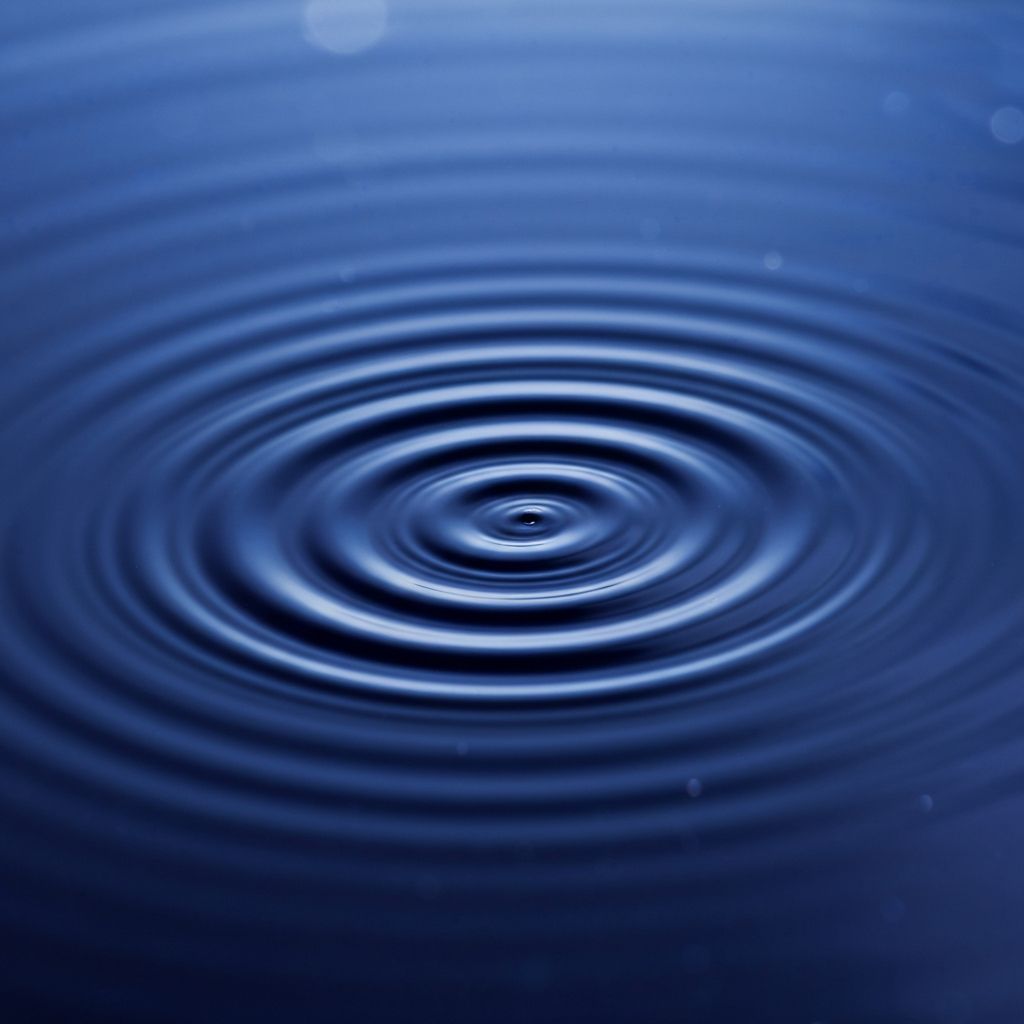 Abstract ripple patterns in indigo water representing brain waves